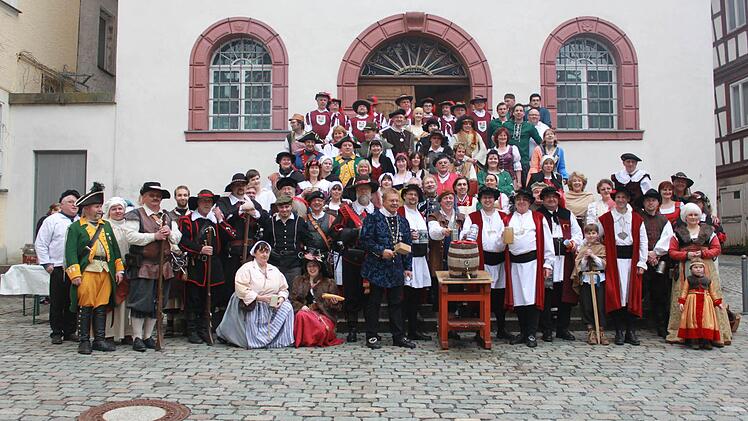 Das historisch gewandete Volk beim Viertelmeistertag. Foto: Marco Meißner