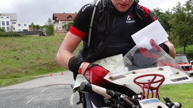 Benjamin Michael wurde RhönBikeKing 2014. Er war professionell ausgerüstet .