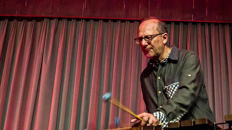 Daktarimba begeisterte in Coburg Wolfgang Lackerschmid. Foto: Jochen Berger