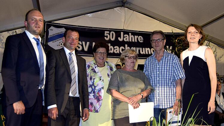 Ehrung für langjährige Mitglieder des TSV (von links): Thomas Ebert, Dominik Zenk, Rainer Sommer, Barbara Stamm, Marlene Ebitsch, Willi Schmidt, Emmi Zeulner (MdB)
