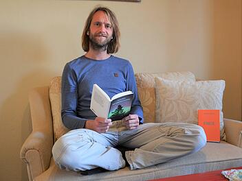 Patrick Sünkel schreibt Geschichten mit viel Fantasie, die zum Nachdenken anreden und liest gerne aus seinen Büchern vor. Foto: Sandra Hackenberg