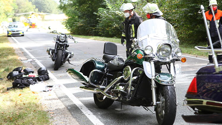 Unfall unter Motorrädern
