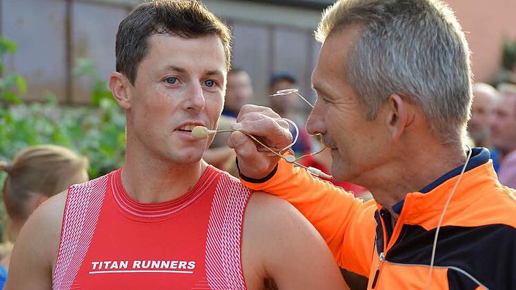 Der Forchheimer Frank Müller bei Moderator Willi Wahl
