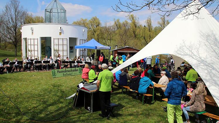 Die Initiative Rodachtal hat mit dem fünften Anradeln offiziell die Radsaison 2017 eingeläutet. Foto: Bettina Knauth
