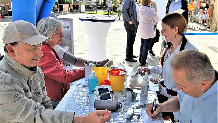 Der Stand des Diabetikerbundes Bayern war immer gut besucht. Foto: Sigismund von Dobschütz