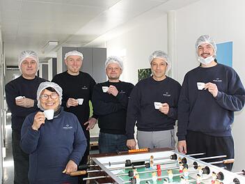 Dipak Sapré (2. v. r.) und seine Mitarbeiter Foto: Carmen Schwind