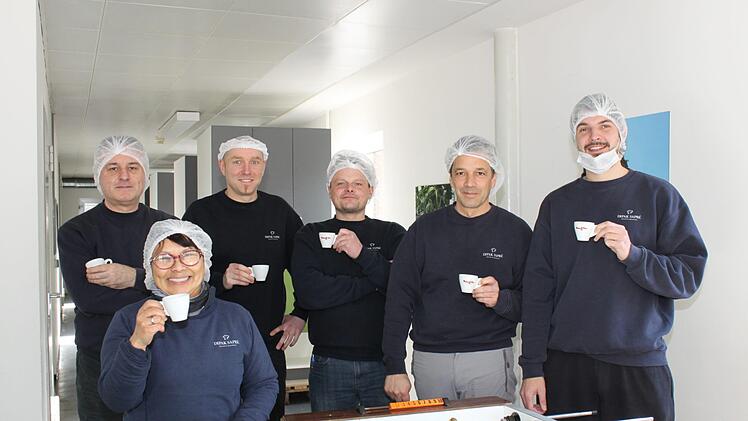 Dipak Sapré (2. v. r.) und seine Mitarbeiter Foto: Carmen Schwind