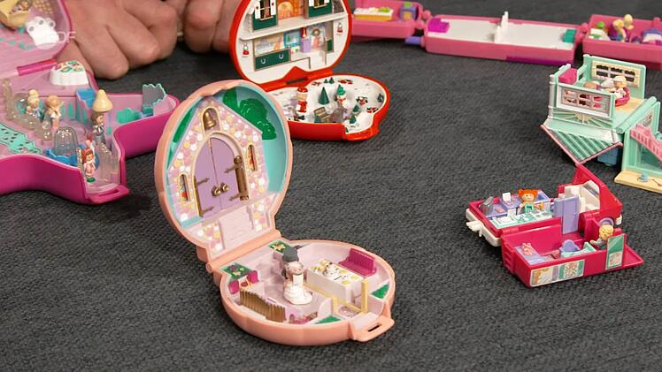 Ebenfalls verkauft wurde die bespielte "Polly Pocket"-Sammlung aus den 1990er Jahren.