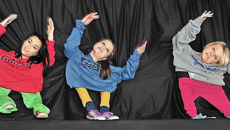 Großer Auftritt für die "Alte Garde" und die Damen-Gymnastik als "Kleine Leute" Fotos: Heike Schülein