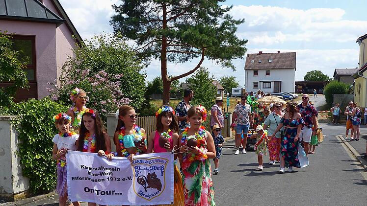 Fasching im Juli: In Ebenhausen gab es nach dem Umzug noch Beachparty.