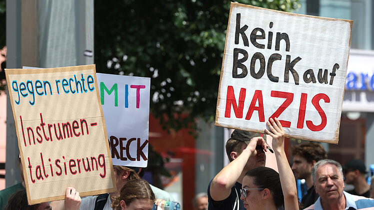 Würzburg: Angekündigte AfD-Kundgebung mit Björn Höcke scheitert an massiver Gegen-Demo