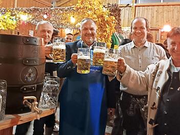Gelungener Bier-Anstich beim Oktoberfest des SC Jura Arnstein.