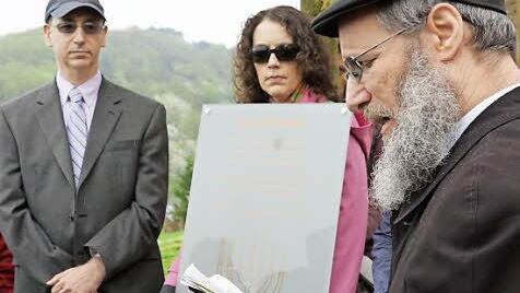 Rabbiner Jakov Ebert von der jüdischen Kultusgemeinde Würzburg spricht einen Segen. Foto: Arkadius Guzy