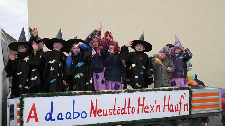 Auch der Neustadter Hex'n-Haufen war im Gaudiwurm dabei.