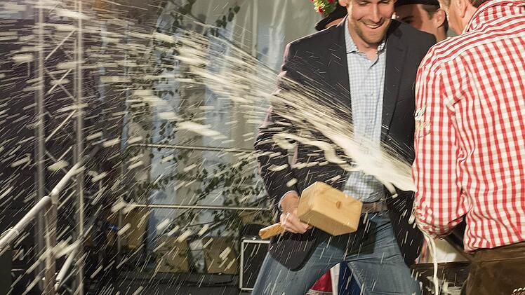 Bürgermeister Martin Bernreuther sorgte für einen spritzigen Auftakt der Lindenkirchweih.