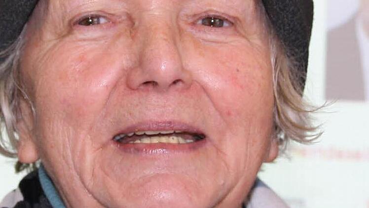Erst vor zwei Wochen nach Bad Kissingen gezogen ist Erika Finken. "Ich hab's schon bereut", sagte sie beim Redaktionsfrühstück ganz offen zu Stadträtin Karin Renner. Als Begründung führt sie unter anderem den "Schutthaufen" beim ehemaligen Steigenberger an. Dass Bad Kissingen eine schöne Stadt sei, wisse sie noch von früher: Sieben Jahre lang habe sie hier in einem Sanatorium gearbeitet. Deshalb wollte sie auch von Landtagsabgeordneten Sandro Kirchner wissen, ob es Interessenten für das Steig...