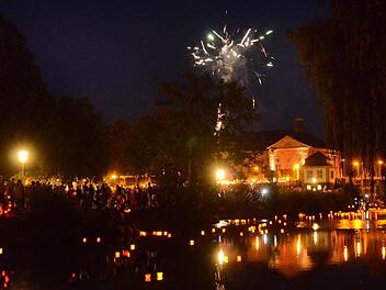 In Licht getaucht: Saale und Regentenbau  Fotos: Peter Rauch