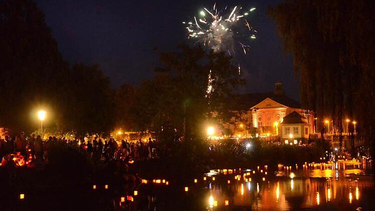 In Licht getaucht: Saale und Regentenbau  Fotos: Peter Rauch