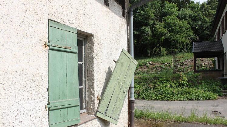 Der Fensterladen wäre das Geringste, was hier instandgesetzt werden müsste.