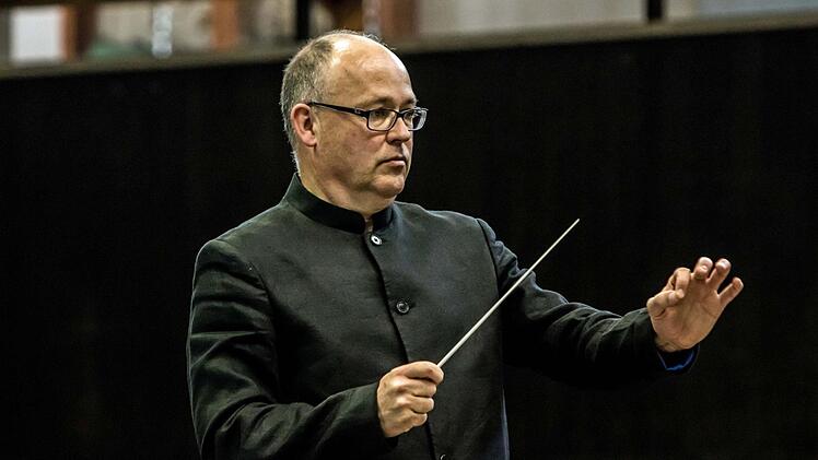 Impressionen vom Gastspiel des Jugend-Symphonieorchester Oberfranken in Frohnlach: Till Fabian Weser am DirigentenpultFoto: Jochen Berger
