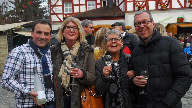 Alt und neu: Föwe-Vorsitzender Heiko Dilger (links) mit seiner Vize Hedwig Röttger (2.von rechts) und seinem Vorgänger Michael Dassler sowie dessen Frau Britta bei einem Event auf dem Marktplatz