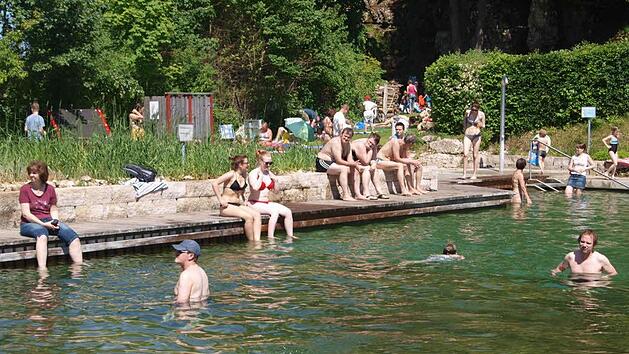 Erfrischung inmitten der Natur: Das Freibad in G&ouml;&szlig;weinstein. Foto: Thomas Weichert