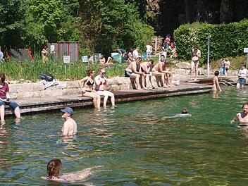 Erfrischung inmitten der Natur: Das Freibad in Gößweinstein. Foto: Thomas Weichert