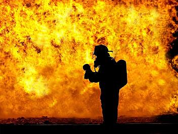 Großbrand: Bauernhof in Ochsenfurt niedergebrannt - Rinder verenden