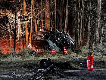 Massiver Frontalzusammenstoß am zweiten Advent: 19-Jährige stirbt