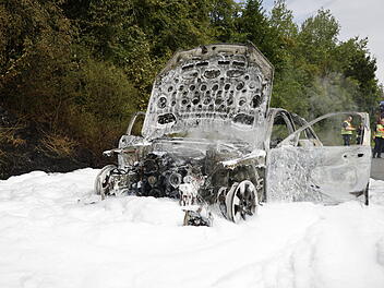 Kreis Fürth: Fahrzeugbrand auf der A8