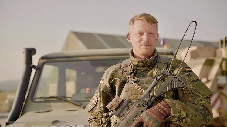 Peter ist seit 20 Jahren bei der Bundeswehr und war bereits mehrmals im Ausland im Einsatz. Die Trennung von seiner Familie macht ihm dennoch zu schaffen.