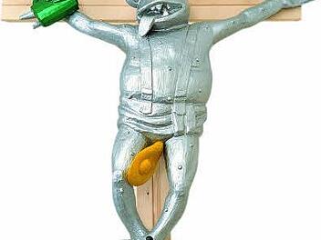 "Die Füße zuerst" heißt diese Plastik von Martin Kippenberger von 1991, die im Hamburger Bahnhof ausgestellt wird. Foto: The Estate of Martin Kippenberger, Galerie Gisela Captain, Cologne