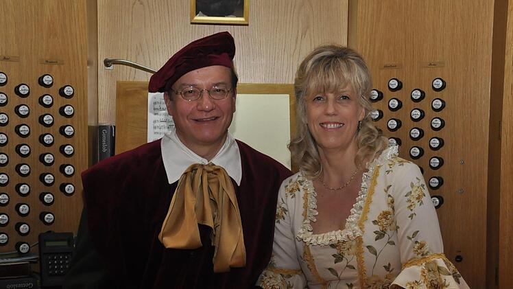 Giacchino Rossini und mit seiner ersten Ehefrau Isabella Colbran - er ist ein begnadeter Komponist, sie eine außergewöhnliche Sopranistin. Er griff virtuos in die Tasten der Orgel, sie bezauberte durch ihren Gesang. Foto: Peter Klopf