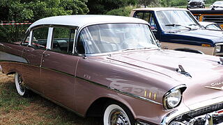 Oldtimer, US Cars, Traktoren und Motorräder.