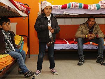 Bei ihrer Ankunft wird den Flüchtlingen Geld abgenommen. Es wird mit den Gebühren für Unterbringung und Versorgung verrechnet. Auch wenn sie arbeiten, werden die Leistungen von ihrem Lohn abgezogen.Foto: Archiv/ Matthias Hoch