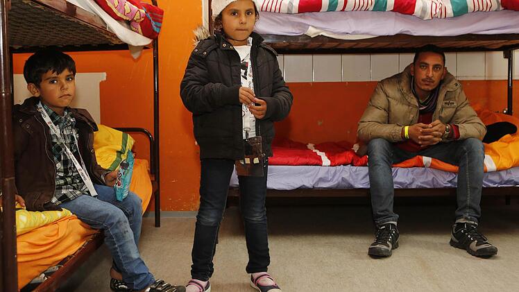 Bei ihrer Ankunft wird den Flüchtlingen Geld abgenommen. Es wird mit den Gebühren für Unterbringung und Versorgung verrechnet. Auch wenn sie arbeiten, werden die Leistungen von ihrem Lohn abgezogen.Foto: Archiv/ Matthias Hoch