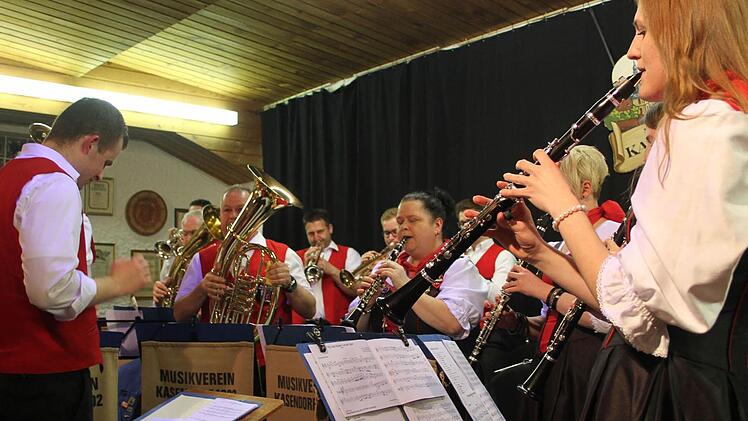 Fast wie die Egerländer haben sich die Kasendorfer Musikanten auf böhmische Blasmusik festgelegt. Foto: Sonja Adam
