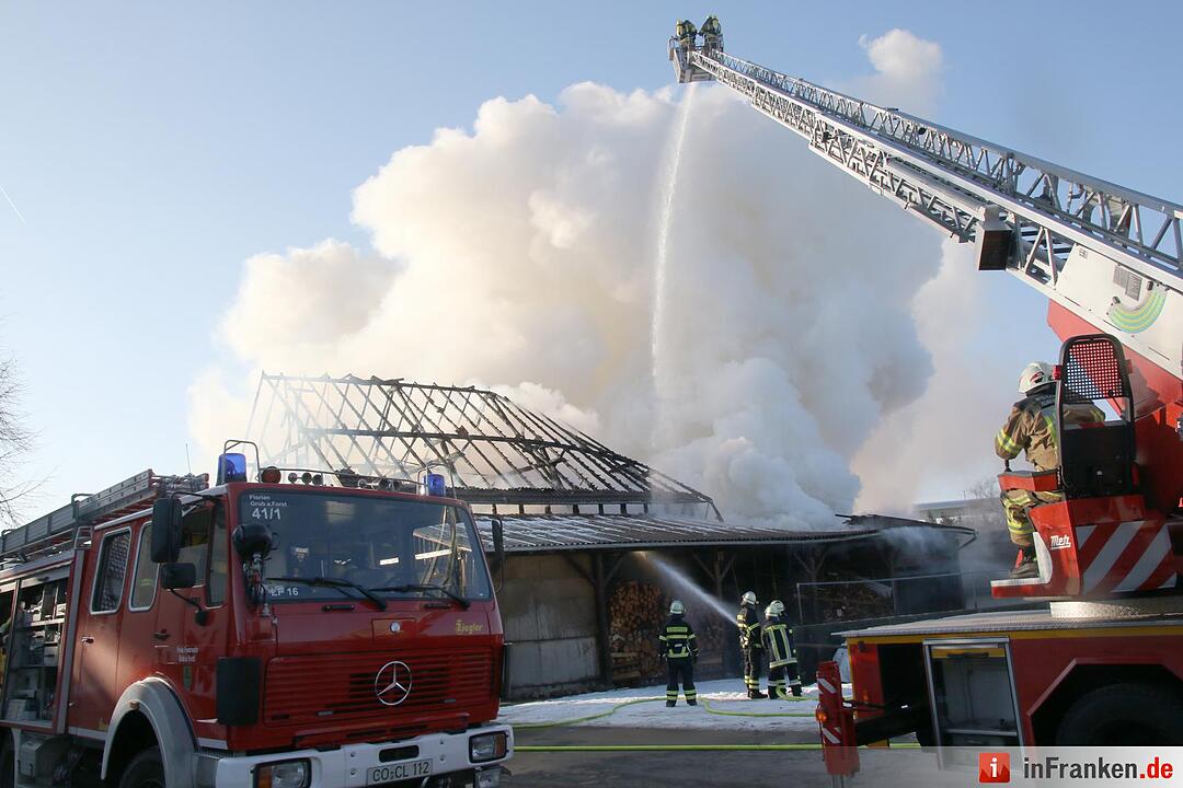 Kreis Coburg: Scheune in Grub am Forst steht in Flammen