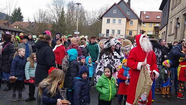 Die Brezeln schmeckten lecker, auch der Nikolaus griff gerne zu.Heike Sch&uuml;lein