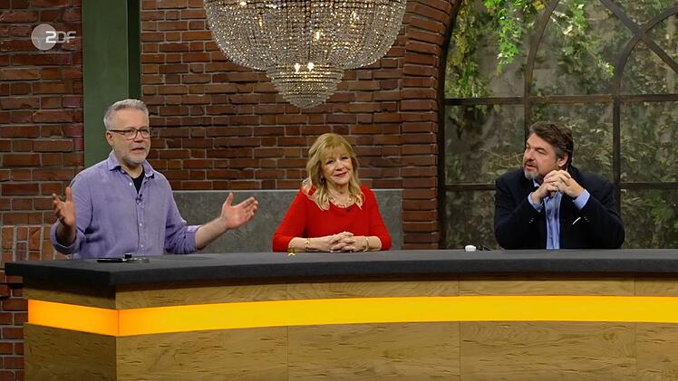 In Zehn-Euro-Schritten &uuml;berboten sich die drei Interessierten bis auf 500 Euro. "Da bin ich raus", war Guedes der n&auml;chste, der das hitzige Bietergfecht verlie&szlig;. Danach schloss sich Cizek an und jammerte: "Ich wollte das K&auml;stchen unbedingt haben." So erhielt H&auml;ndlerin Velten f&uuml;r das H&ouml;chstgebot von 500 Euro den Zuschlag.