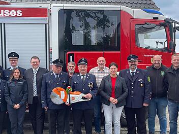 Der Feuerwehrverein &uuml;bergab einen neuen akkubetriebenen Trennschleifer an die Kommandantur. Mit dem modernen Ger&auml;t wird die technische Ausstattung der Wehr weiter verbessert.