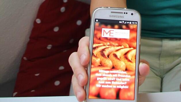 Mit der Android-App k&ouml;nnen Grillfreunde aus Ochsenfurt und Umgebung ihren Grillabend bequem am Smartphone organisieren. Fleisch und Wurst werden dann nach Hause geliefert. Foto: C. Hettiger