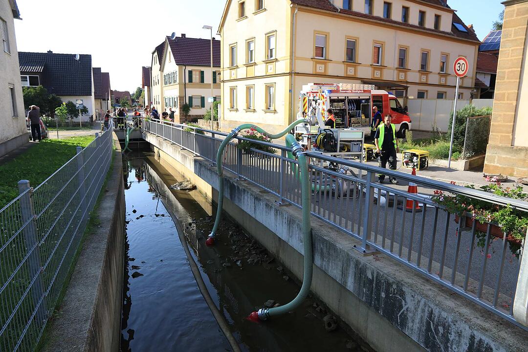 Güllefass läuft über – 1000 Liter  Jauche  gelangen in den Pünzenbach in Straßgiech