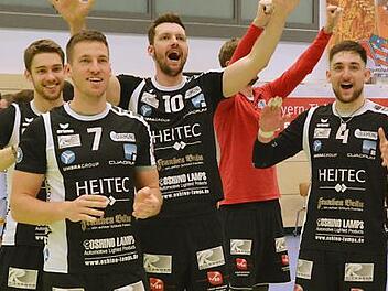 Wollen k&uuml;nftig in Liga 1 jubeln: die Eltmanner Heitec Volleys  Foto: W. Haala