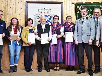 Im Zeichen von Ehrungen stand die Jahreshauptversammlung der Stadtsteinacher Schützen. Unser Bild zeigt die Geehrten zusammen mit (von rechts) Bürgermeister Roland Wolfrum sowie den Vorstandsmitgliedern Reinhard Kraus und Willi Ultsch; links im Bild Zweiter Schützenmeister Raimund Ortlieb.