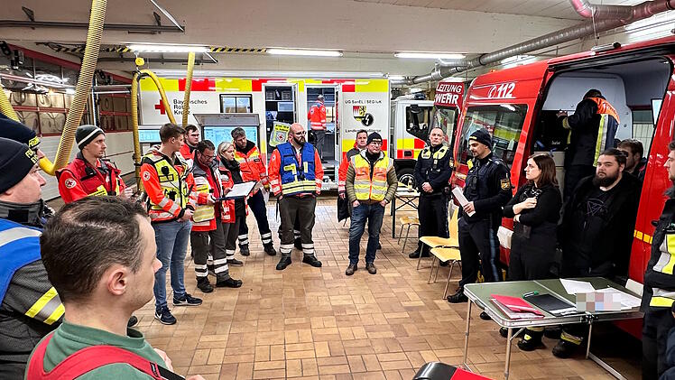 Ebern: 38-jähriger Mann nach Vermisstensuche gefunden - Spürhunde und Mantrailer im Einsatz