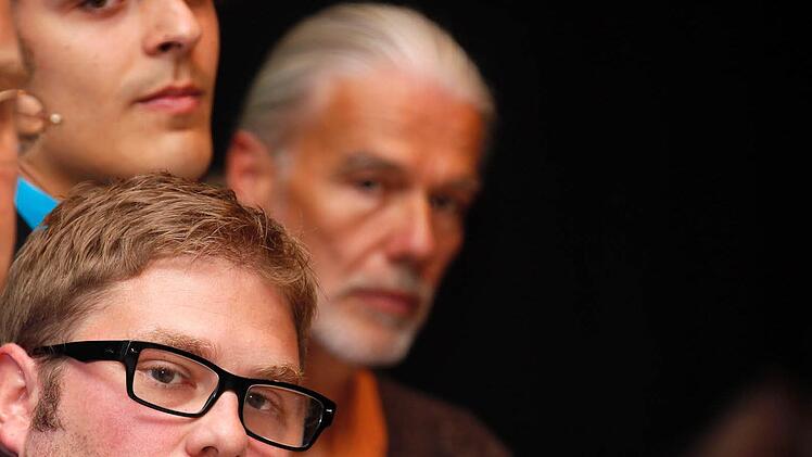 Die Wahlkampferverlierer sind enttäuscht (von vorne) Björn Cukrowski (FDP), Sebastian Herter (Freie Wähler), Helmut Wesolek (Grüne).  Foto: Matthias Hoch