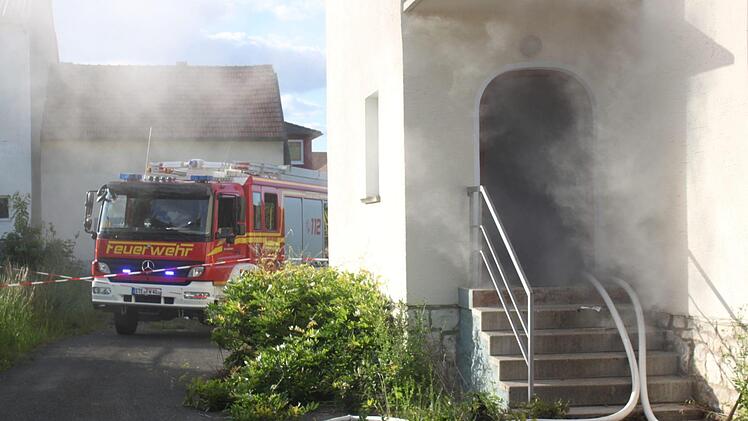 Das Gebäude wurde mit künstlichem Qualm ausgefüllt Foto: Matthias Einwag