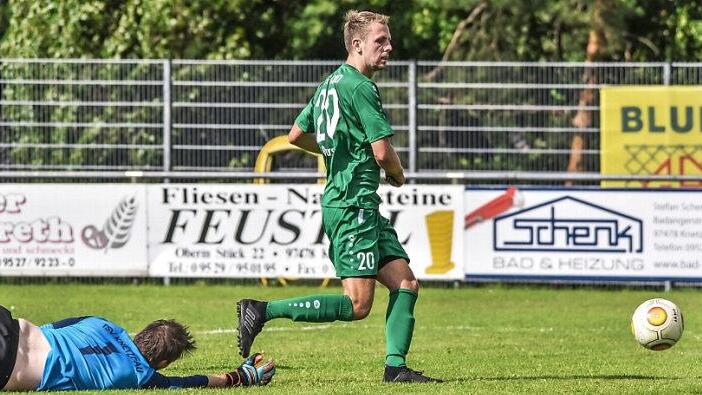 Thomas Durst, Neuzugang vom Bezirksligaabsteiger FSV Krum (rechts), traf doppelt.