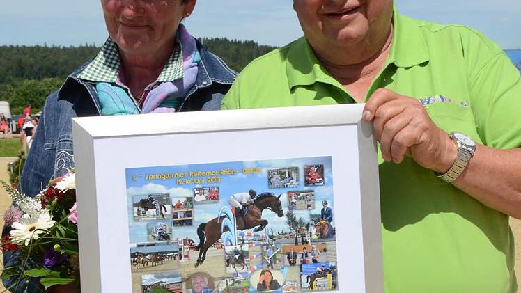 Ein Dankeschön der Aktiven für Otto Müller und Gattin Irma.